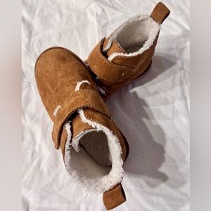 GAP babyGap booties, Velcro, cozy, tan size 9